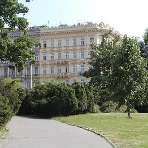 Katarina Prague